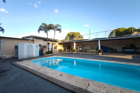 Casa à venda com 240m², 3 quartos e 5 vagas Casa à venda com 240m², 3 quartos e 5 vagasQuintal - Piscina