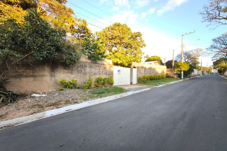 Casa à venda com 240m², 3 quartos e 5 vagas Casa à venda com 240m², 3 quartos e 5 vagasFachada
