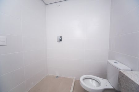Banheiro suite 1 de apartamento à venda com 2 quartos, 62m² em Santa Lúcia, Belo Horizonte