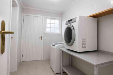 Casa de condomínio à venda com 313m², 4 quartos e 4 vagas Casa de condomínio à venda com 313m², 4 quartos e 4 vagasÁrea de Serviço