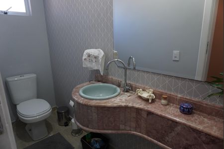 Casa de condomínio à venda com 313m², 4 quartos e 4 vagasLavabo