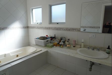 Casa de condomínio à venda com 313m², 4 quartos e 4 vagasBanheiro da Suíte 1