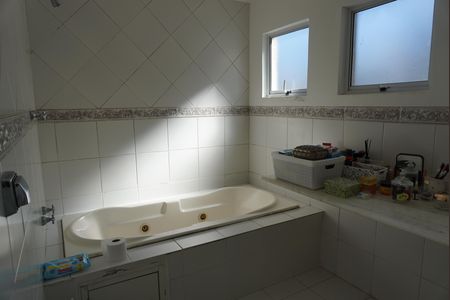 Casa de condomínio à venda com 313m², 4 quartos e 4 vagasBanheiro da Suíte 1