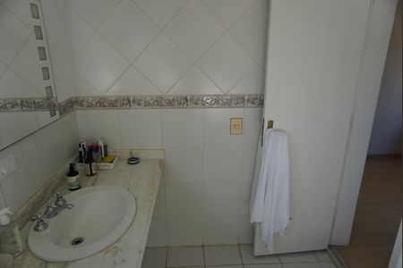 Casa de condomínio à venda com 313m², 4 quartos e 4 vagasBanheiro da Suíte 1