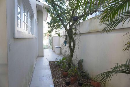 Casa de condomínio à venda com 313m², 4 quartos e 4 vagas Casa de condomínio à venda com 313m², 4 quartos e 4 vagasÁrea Externa