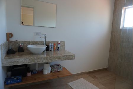Banheiro da Suíte 2 de casa de condomínio à venda com 4 quartos, 313m² em Morada das Flores (aldeia da Serra), Barueri