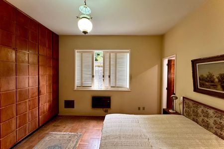 Casa à venda com 328m², 4 quartos e 2 vagas