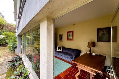Casa à venda com 328m², 4 quartos e 2 vagas