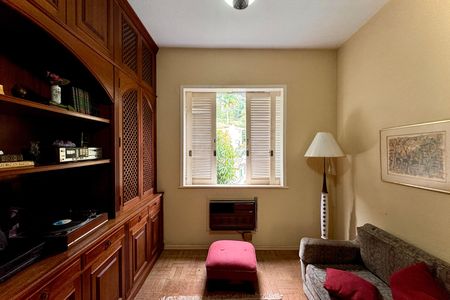 Casa à venda com 328m², 4 quartos e 2 vagas