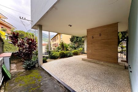 Casa à venda com 328m², 4 quartos e 2 vagas