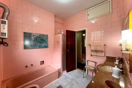 Casa à venda com 328m², 4 quartos e 2 vagas
