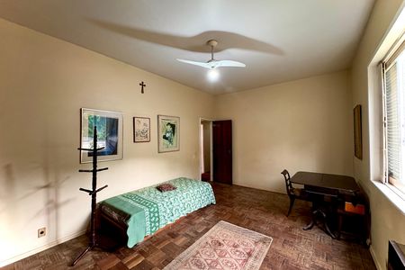 Casa à venda com 328m², 4 quartos e 2 vagas