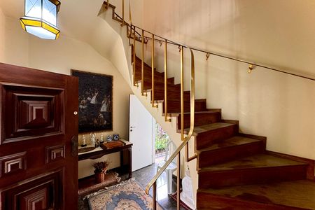 Casa à venda com 328m², 4 quartos e 2 vagas