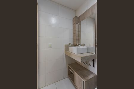 Banheiro de apartamento para alugar com 2 quartos, 48m² em Passo das Pedras, Porto Alegre