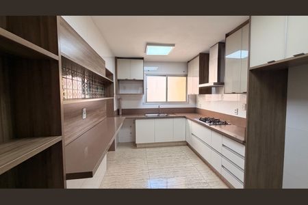 Apartamento para alugar com 140m², 3 quartos e 2 vagas Apartamento para alugar com 140m², 3 quartos e 2 vagasCozinha