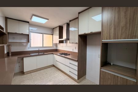 Apartamento para alugar com 140m², 3 quartos e 2 vagas Apartamento para alugar com 140m², 3 quartos e 2 vagasCozinha