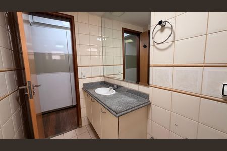 Apartamento para alugar com 140m², 3 quartos e 2 vagas Apartamento para alugar com 140m², 3 quartos e 2 vagasBanheiro da Suíte 1