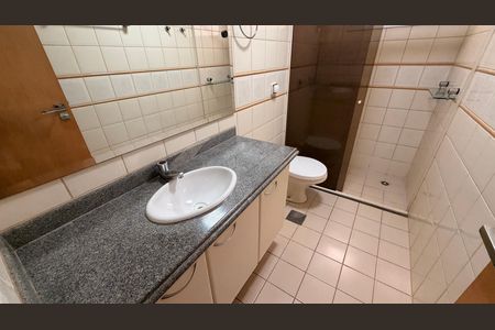 Apartamento para alugar com 140m², 3 quartos e 2 vagas Apartamento para alugar com 140m², 3 quartos e 2 vagasBanheiro da Suíte 1