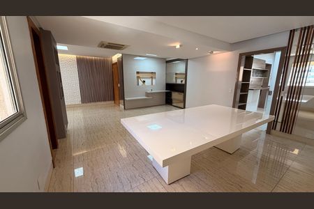 Apartamento para alugar com 140m², 3 quartos e 2 vagas Apartamento para alugar com 140m², 3 quartos e 2 vagasSala de Jantar