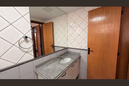 Apartamento para alugar com 140m², 3 quartos e 2 vagas Apartamento para alugar com 140m², 3 quartos e 2 vagasBanheiro da Suíte 2
