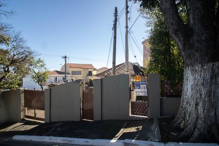 Casa à venda com 263m², 1 quarto e 2 vagas Casa à venda com 263m², 1 quarto e 2 vagasFachada