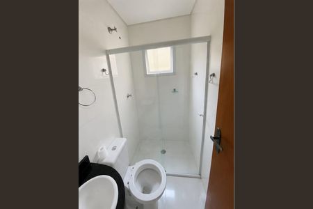 Banheiro de casa de condomínio à venda com 2 quartos, 56m² em Jardim Santo Alberto, Santo André