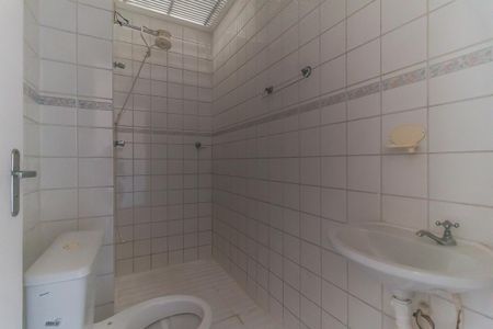 Banheiro de casa de condomínio para alugar com 2 quartos, 100m² em Jardim Bela Vista, Mogi das Cruzes