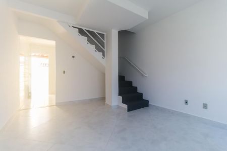 Sala de casa de condomínio para alugar com 2 quartos, 100m² em Jardim Bela Vista, Mogi das Cruzes