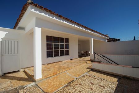 Casa para alugar com 279m², 4 quartos e 2 vagas Casa para alugar com 279m², 4 quartos e 2 vagasÁrea externa