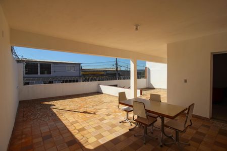 Casa para alugar com 279m², 4 quartos e 2 vagas Casa para alugar com 279m², 4 quartos e 2 vagasÁrea externa