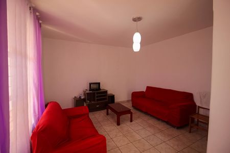 Casa para alugar com 279m², 4 quartos e 2 vagas Casa para alugar com 279m², 4 quartos e 2 vagasSala