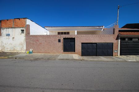 Casa para alugar com 279m², 4 quartos e 2 vagas Casa para alugar com 279m², 4 quartos e 2 vagasFachada
