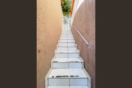 Entrada de casa para alugar com 1 quarto, 68m² em Quitaúna, Osasco