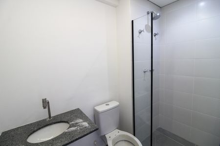 Banheiro de apartamento para alugar com 1 quarto, 27m² em Vila Sonia, São Paulo
