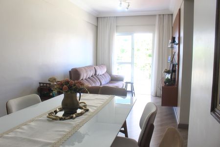 Apartamento para alugar com 68m², 2 quartos e 1 vagaSala