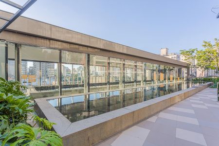 Apartamento à venda com 178m², 3 quartos e 2 vagas Apartamento à venda com 178m², 3 quartos e 2 vagasPiscina