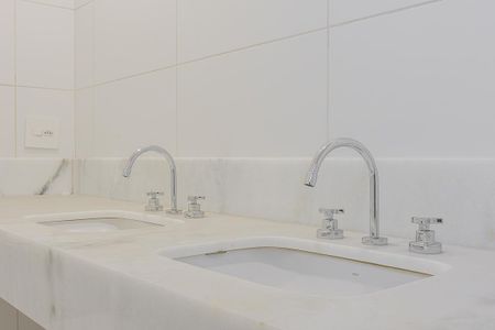 Apartamento à venda com 178m², 3 quartos e 2 vagas Apartamento à venda com 178m², 3 quartos e 2 vagasBanheiro da Suíte 2