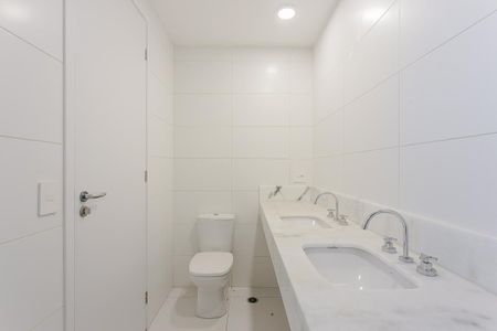 Apartamento à venda com 178m², 3 quartos e 2 vagas Apartamento à venda com 178m², 3 quartos e 2 vagasBanheiro da Suíte 2