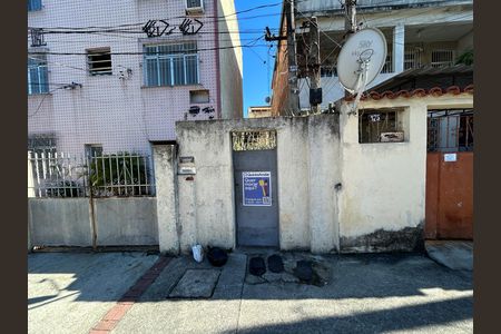 Fachada + placa de casa à venda com 2 quartos, 80m² em Quintino Bocaiúva, Rio de Janeiro