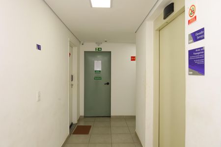 Apartamento para alugar com 33m², 2 quartos e sem vagaÁrea comum - Saguão do andar