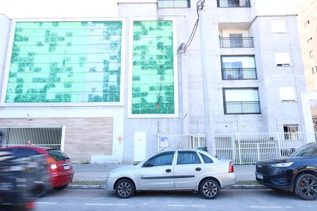 Apartamento para alugar com 33m², 2 quartos e sem vagaPlaca grande instalada na grade da fachada do condomínio no dia 30.06.26 - Código da placa: WYNY-768