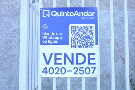 Apartamento para alugar com 33m², 2 quartos e sem vagaPlaca grande instalada na grade da fachada do condomínio no dia 30.06.26 - Código da placa: WYNY-768