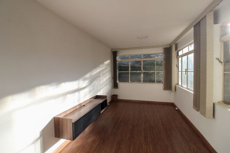 Casa para alugar com 790m², 4 quartos e 2 vagas Casa para alugar com 790m², 4 quartos e 2 vagasSala