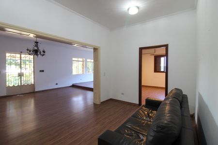 Casa para alugar com 790m², 4 quartos e 2 vagas Casa para alugar com 790m², 4 quartos e 2 vagasSala