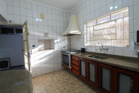 Cozinha de casa para alugar com 4 quartos, 790m² em Vila Pirajussara, São Paulo