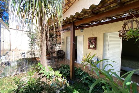 Jardim de casa à venda com 5 quartos, 318m² em Ouro Preto, Belo Horizonte