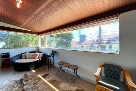 Varanda Coberta de casa à venda com 5 quartos, 318m² em Ouro Preto, Belo Horizonte