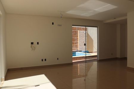 Casa à venda com 3 quartos, 105m² em Parque Amazonia, Goiânia