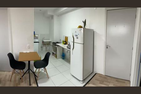Cozinha de apartamento para alugar com 2 quartos, 34m² em Veleiros, São Paulo