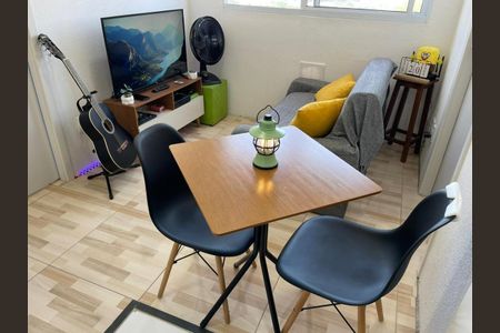 Sala de apartamento para alugar com 2 quartos, 34m² em Veleiros, São Paulo